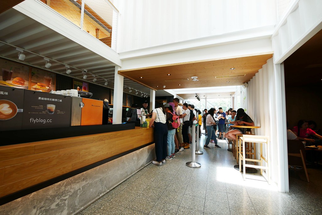 花蓮吉安｜花蓮貨櫃屋星巴克，日本建築大師隈研吾設計，亞洲第一間貨櫃屋造型星巴克 @飛天璇的口袋