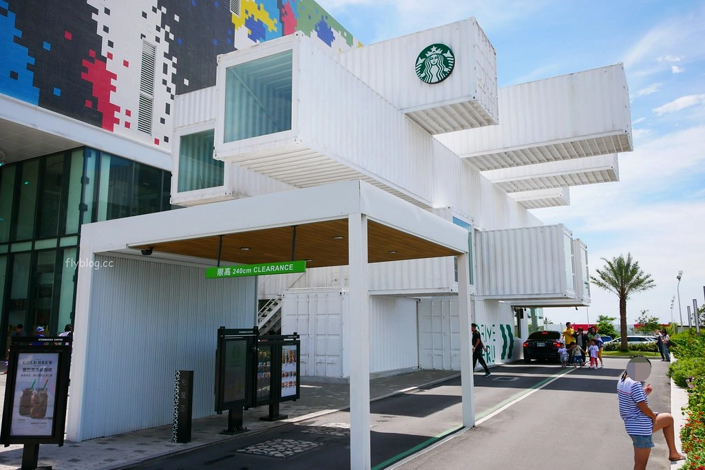 花蓮吉安｜花蓮貨櫃屋星巴克，日本建築大師隈研吾設計，亞洲第一間貨櫃屋造型星巴克 @飛天璇的口袋