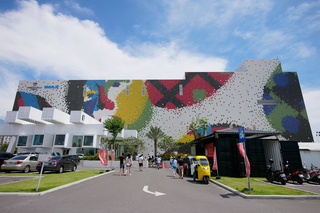 花蓮吉安｜花蓮貨櫃屋星巴克，日本建築大師隈研吾設計，亞洲第一間貨櫃屋造型星巴克 @飛天璇的口袋