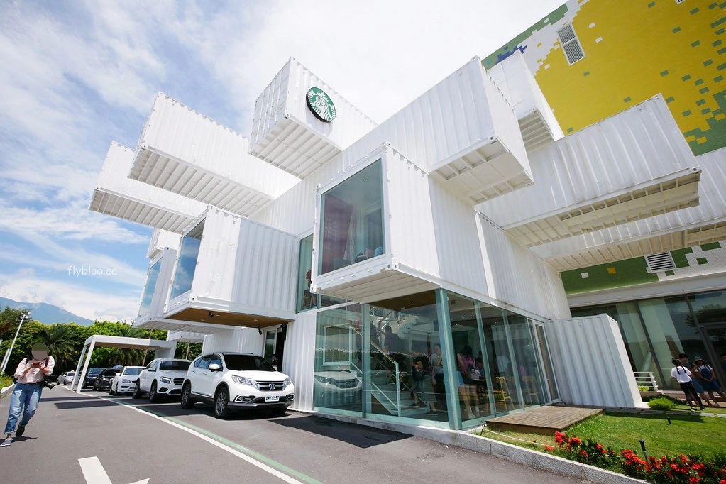 花蓮吉安｜花蓮貨櫃屋星巴克，日本建築大師隈研吾設計，亞洲第一間貨櫃屋造型星巴克 @飛天璇的口袋