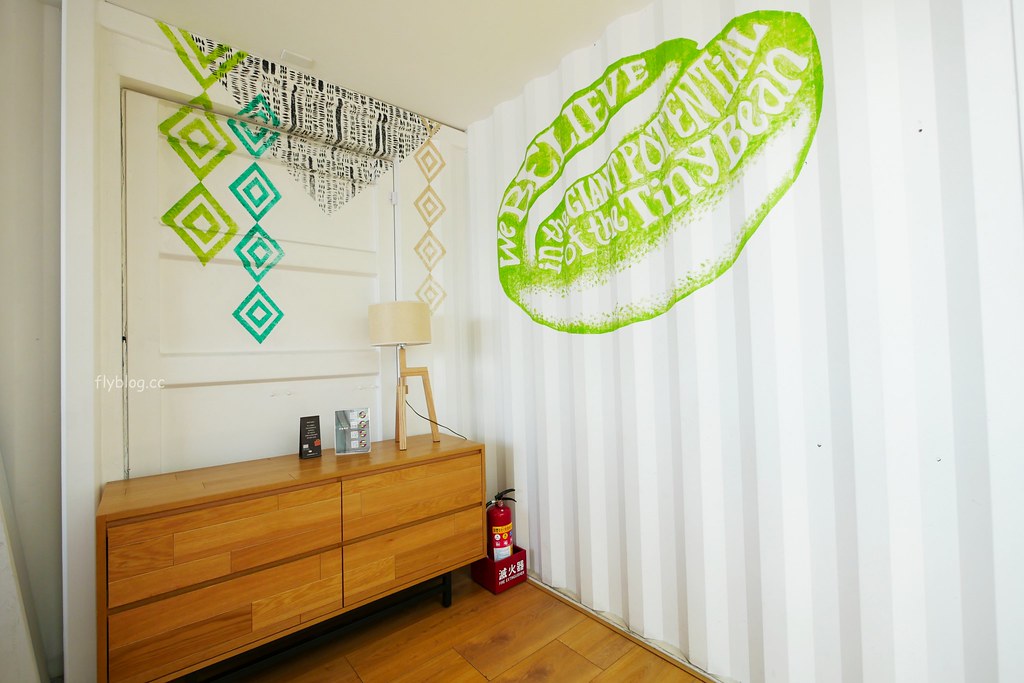 花蓮吉安｜花蓮貨櫃屋星巴克，日本建築大師隈研吾設計，亞洲第一間貨櫃屋造型星巴克 @飛天璇的口袋