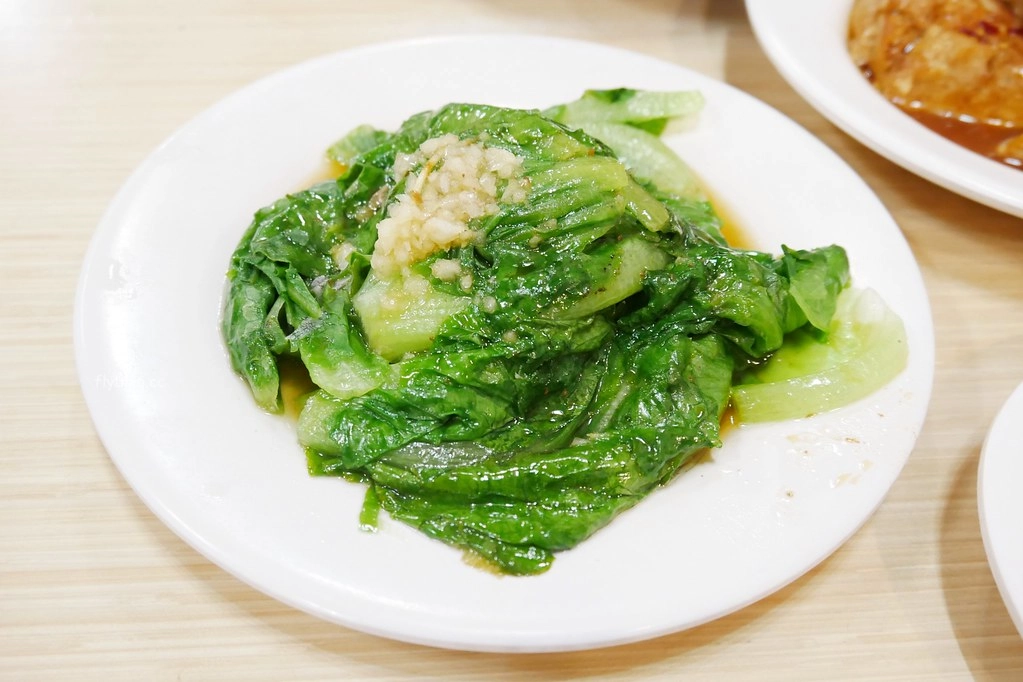 嘉義西區｜噴水雞肉飯：都是觀光客在吃的？在地一甲子的雞肉飯店，評價兩極自已吃過才準 @飛天璇的口袋