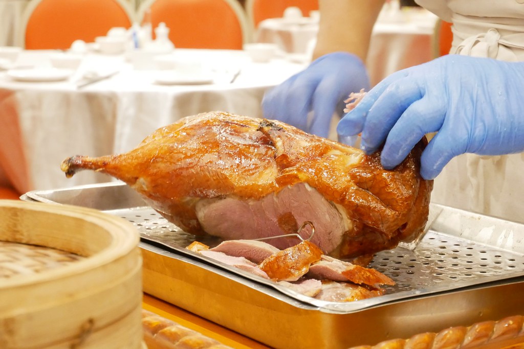 福容大飯店阿基師藝文茶樓⎜桃園美食：宜蘭溫泉養殖櫻桃鴨，手作京式片皮鴨一鴨三吃 @飛天璇的口袋