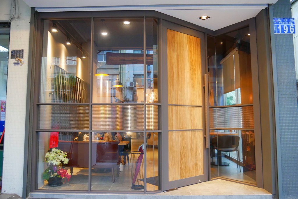 奧樂美特 Olimato Junior｜50年老屋改建新風貌，符合小資族的平價餐點，美式餐廳融入台式元素 @飛天璇的口袋