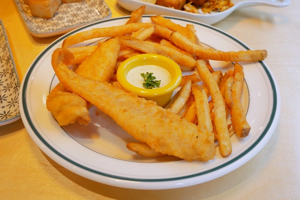 奧樂美特 Olimato Junior｜50年老屋改建新風貌，符合小資族的平價餐點，美式餐廳融入台式元素 @飛天璇的口袋