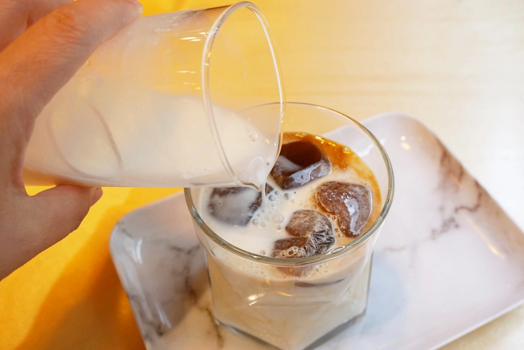 奧樂美特 Olimato Junior｜50年老屋改建新風貌，符合小資族的平價餐點，美式餐廳融入台式元素 @飛天璇的口袋