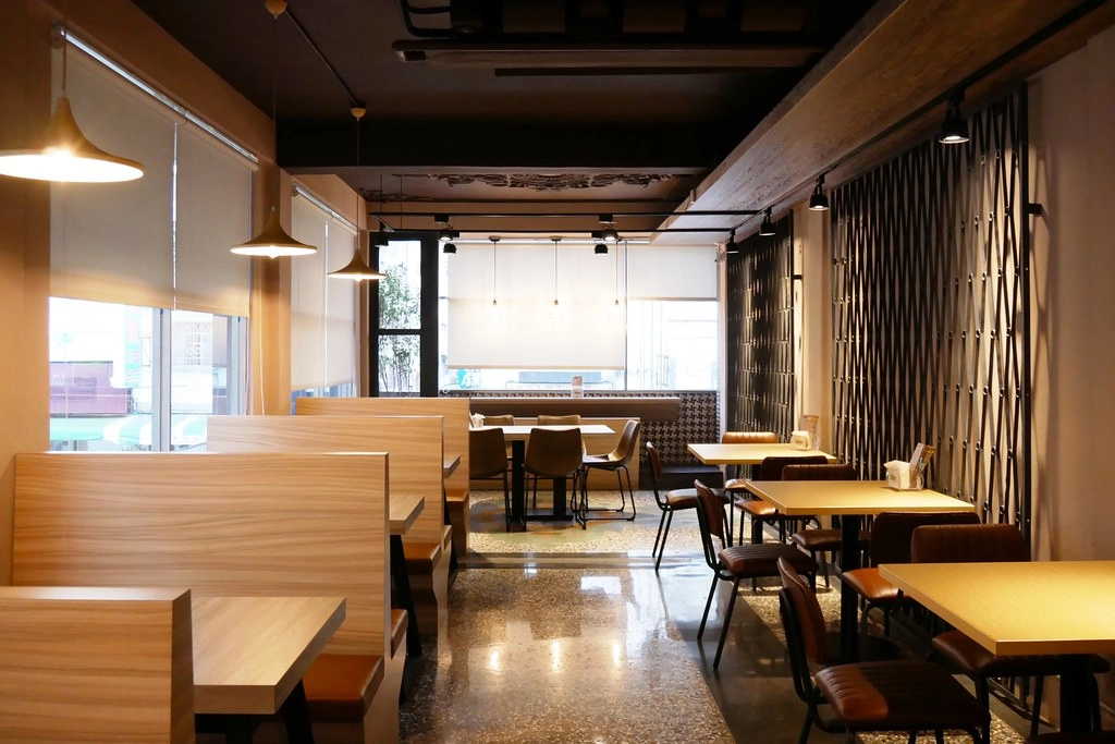 奧樂美特 Olimato Junior｜50年老屋改建新風貌，符合小資族的平價餐點，美式餐廳融入台式元素 @飛天璇的口袋