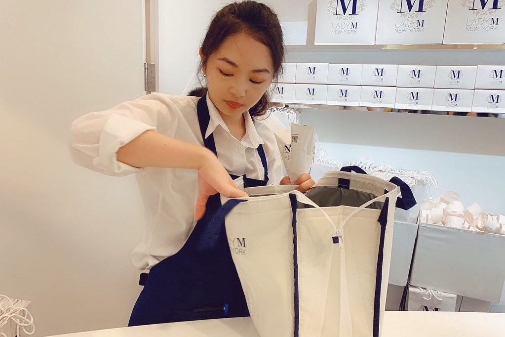 台中Lady M千層蛋糕｜紐約殿堂級千層蛋糕進駐台中，新光三越一樓還有台中限定獨家口味 @飛天璇的口袋