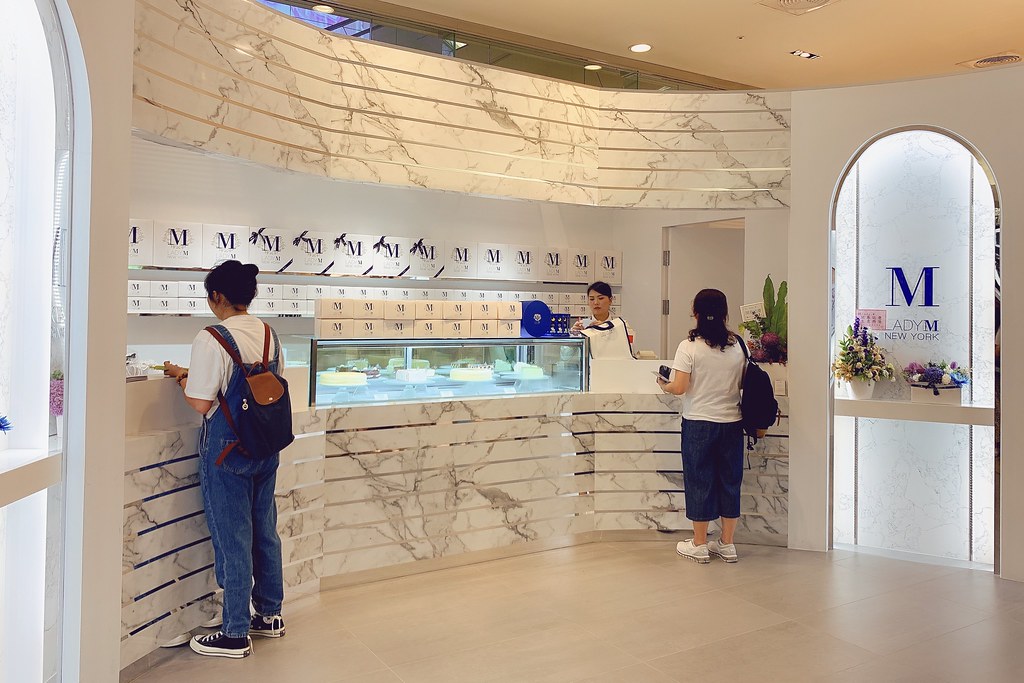 台中Lady M千層蛋糕｜紐約殿堂級千層蛋糕進駐台中，新光三越一樓還有台中限定獨家口味 @飛天璇的口袋