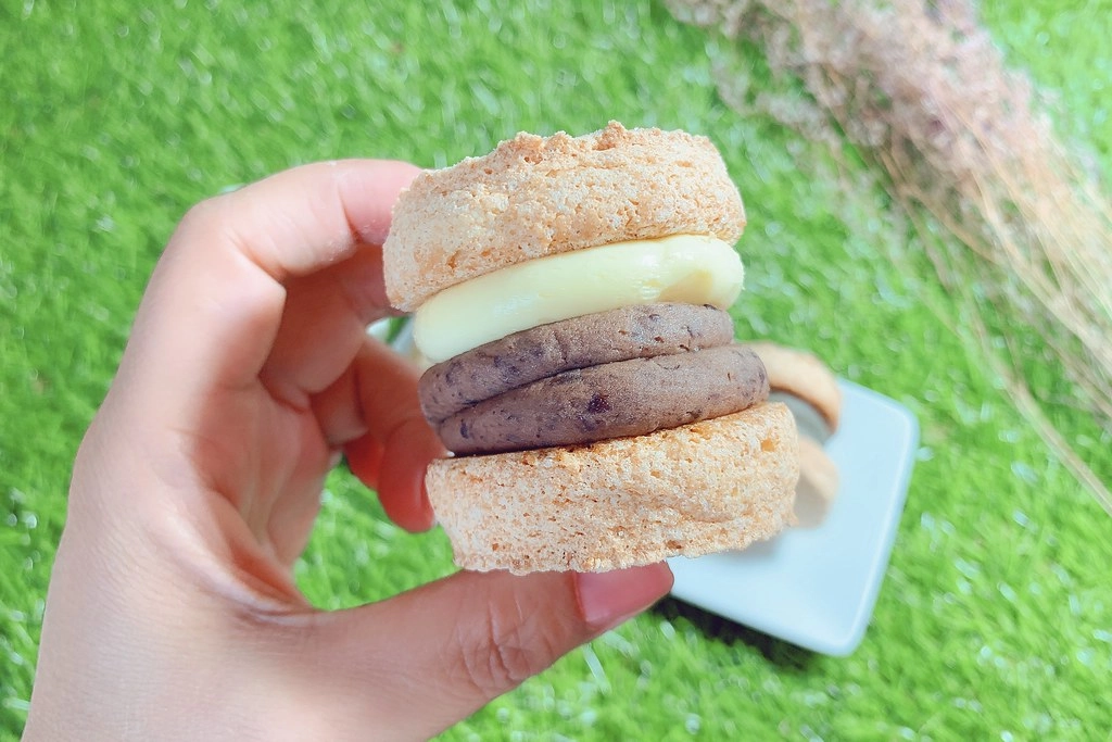 No.09網路甜點工作室：台中熱門宅配網購甜點，生乳捲和達克瓦滋好吃清爽不甜膩 @飛天璇的口袋