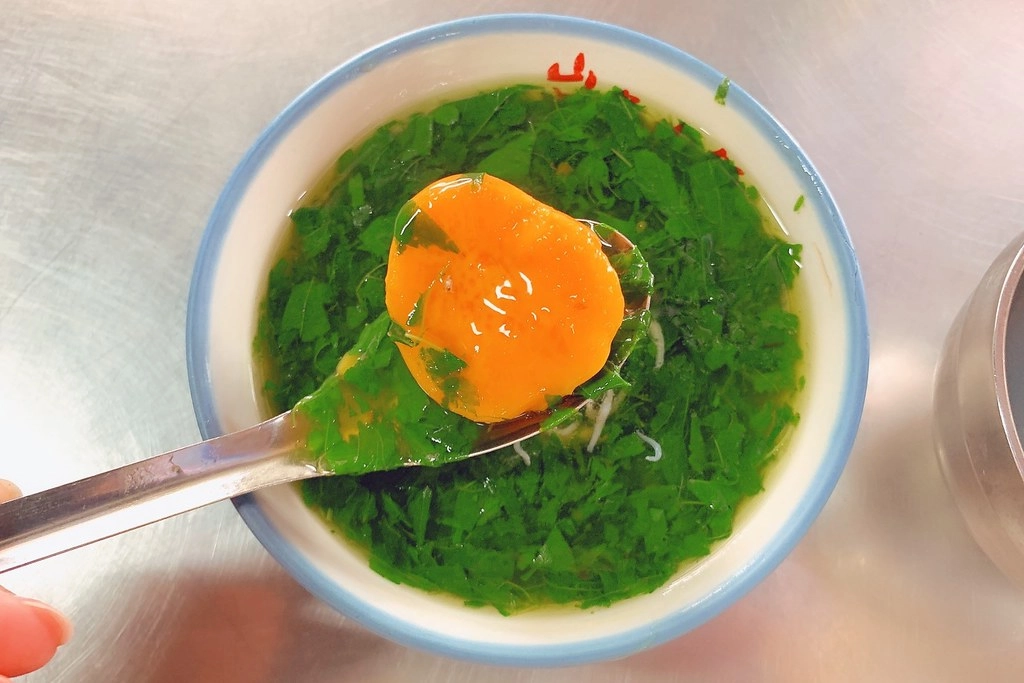 台中中區｜山河魯肉飯，第二市場白天場的魯肉飯，用餐時間請做好排隊準備 @飛天璇的口袋