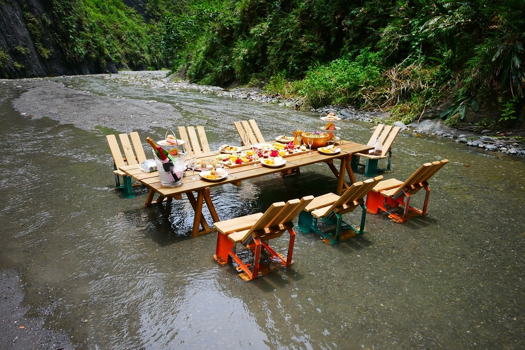 花蓮壽豐｜溪畔餐桌｜秘境豪華BBQ野炊體驗，專人野溪搭帳篷帶溯溪，花蓮超浮誇溪邊下午茶 @飛天璇的口袋
