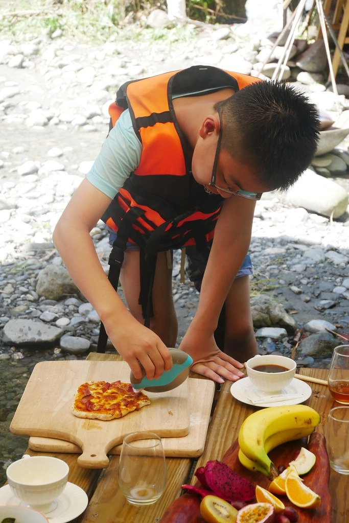 花蓮壽豐｜溪畔餐桌｜秘境豪華BBQ野炊體驗，專人野溪搭帳篷帶溯溪，花蓮超浮誇溪邊下午茶 @飛天璇的口袋