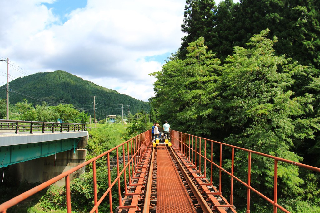 日本秋田｜大館小坂鉄道レールバイク．廢棄鐵道騎Rail Bike，穿越溪流縱谷美景，投入芬多精的懷抱 @飛天璇的口袋