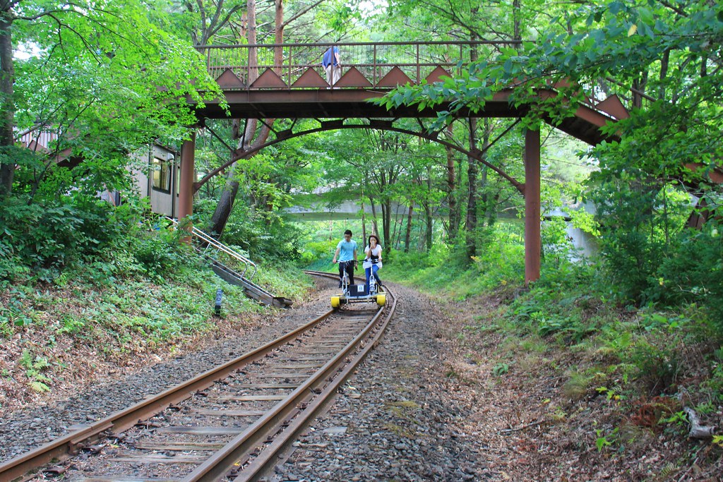 日本秋田｜大館小坂鉄道レールバイク．廢棄鐵道騎Rail Bike，穿越溪流縱谷美景，投入芬多精的懷抱 @飛天璇的口袋