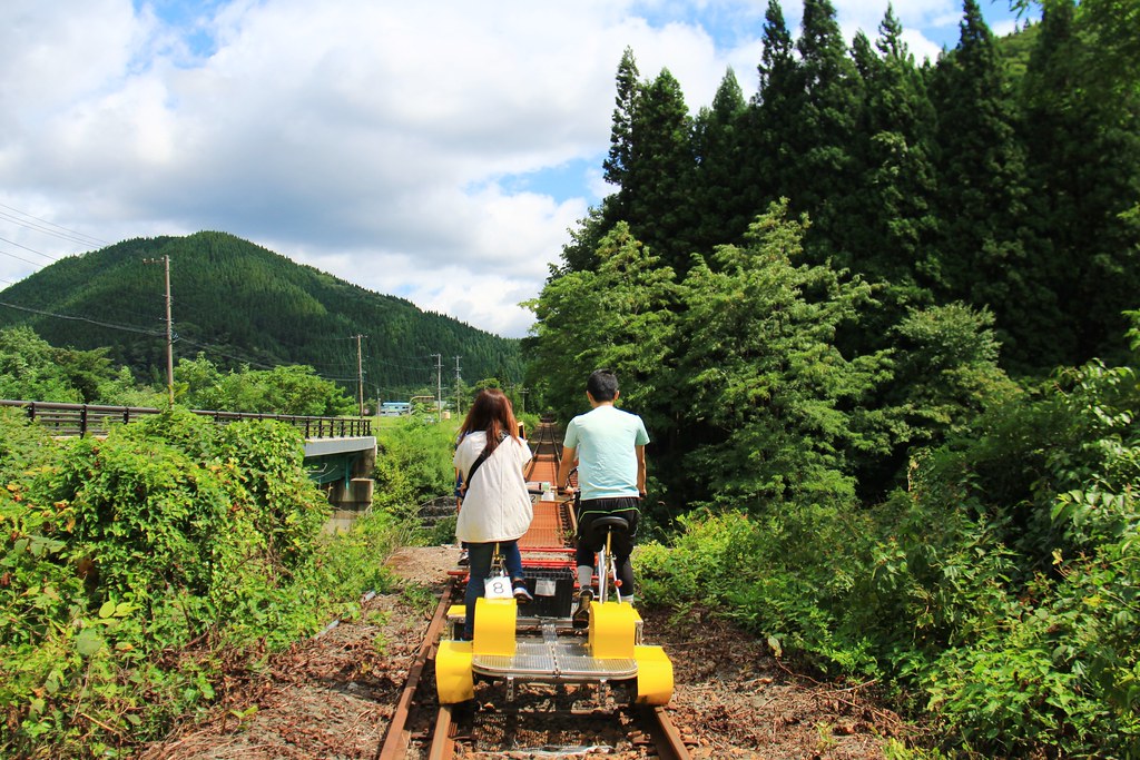 日本秋田｜大館小坂鉄道レールバイク．廢棄鐵道騎Rail Bike，穿越溪流縱谷美景，投入芬多精的懷抱 @飛天璇的口袋
