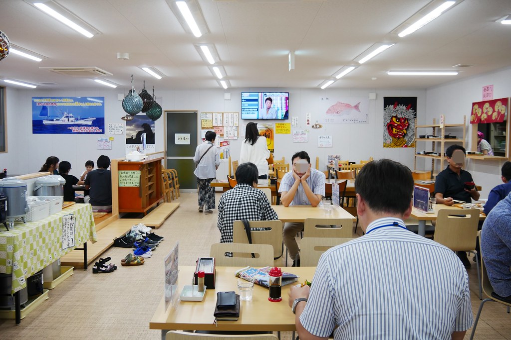 日本秋田｜男鹿半島一日遊．騎自行車挑戰24K – 哥吉拉岩 – 男鹿海鮮市場 – 男鹿半島Sea Bird觀光船 – 男鹿水族館GAO – なまはげオートキャンプ場 @飛天璇的口袋