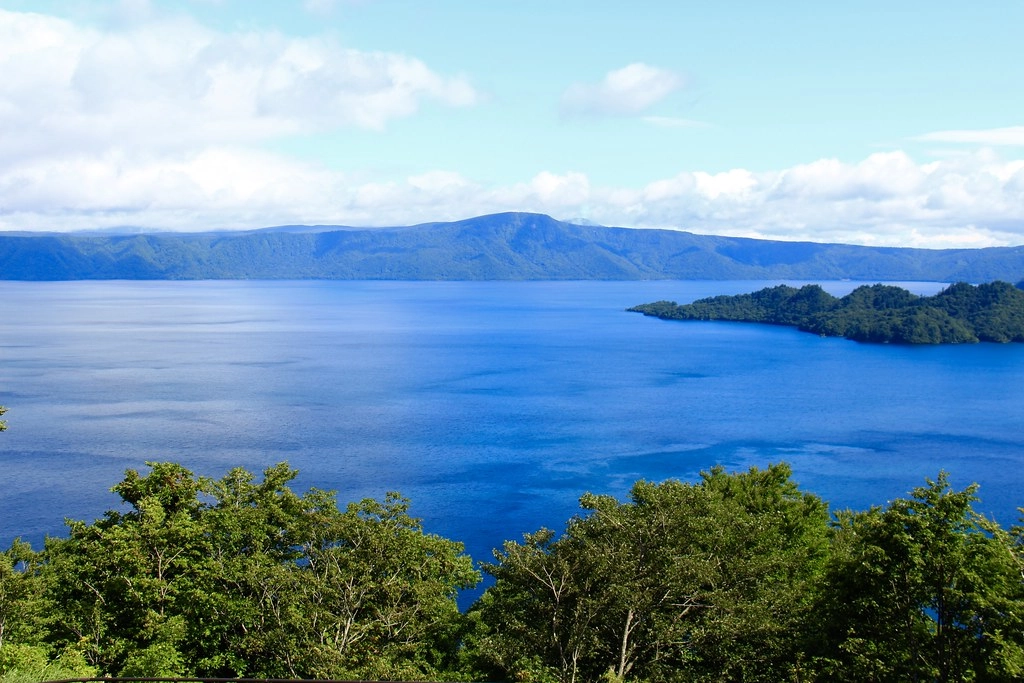 日本秋田｜十和田湖 発荷峠展望台．秋田十和田湖的最佳觀景台，一年四季有不同的美景 @飛天璇的口袋
