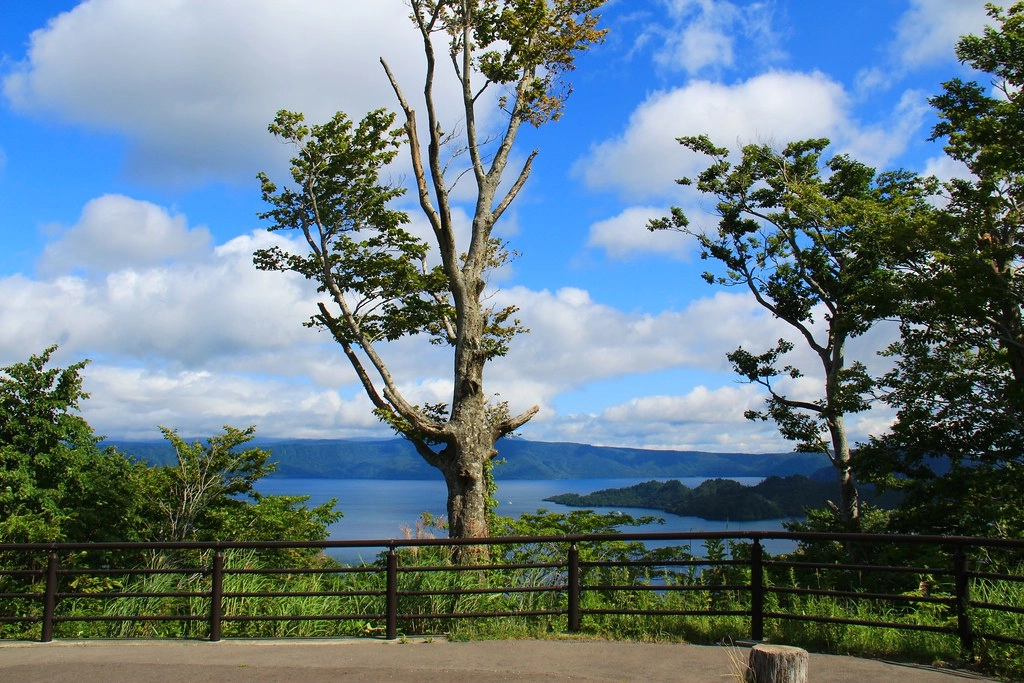 日本秋田｜十和田湖 発荷峠展望台．秋田十和田湖的最佳觀景台，一年四季有不同的美景 @飛天璇的口袋