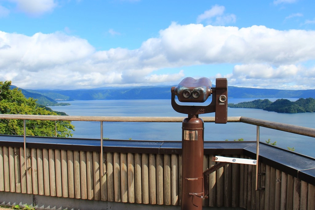 日本秋田｜十和田湖 発荷峠展望台．秋田十和田湖的最佳觀景台，一年四季有不同的美景 @飛天璇的口袋