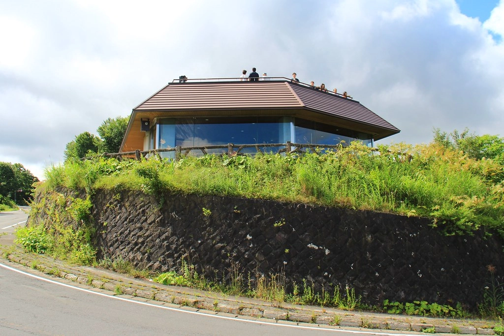 日本秋田｜十和田湖 発荷峠展望台．秋田十和田湖的最佳觀景台，一年四季有不同的美景 @飛天璇的口袋