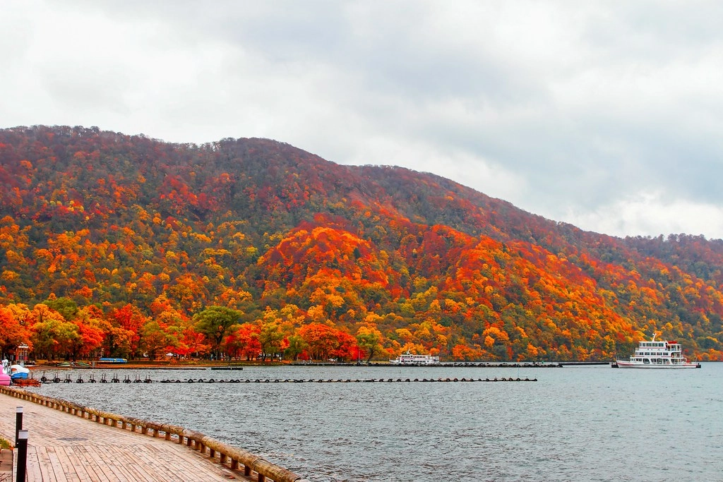 日本秋田｜十和田湖 発荷峠展望台．秋田十和田湖的最佳觀景台，一年四季有不同的美景 @飛天璇的口袋