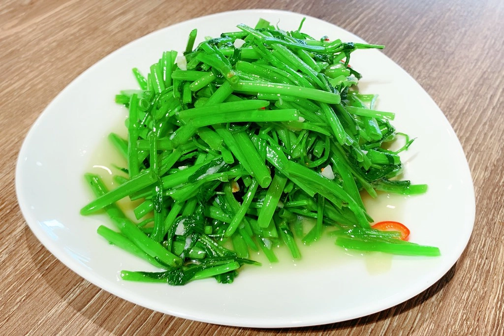 金磚柴火火焰烤鴨┃台中西屯：全聚德技法櫻桃鴨11吃，超人氣烤鴨餐廳進駐中科商圈 @飛天璇的口袋