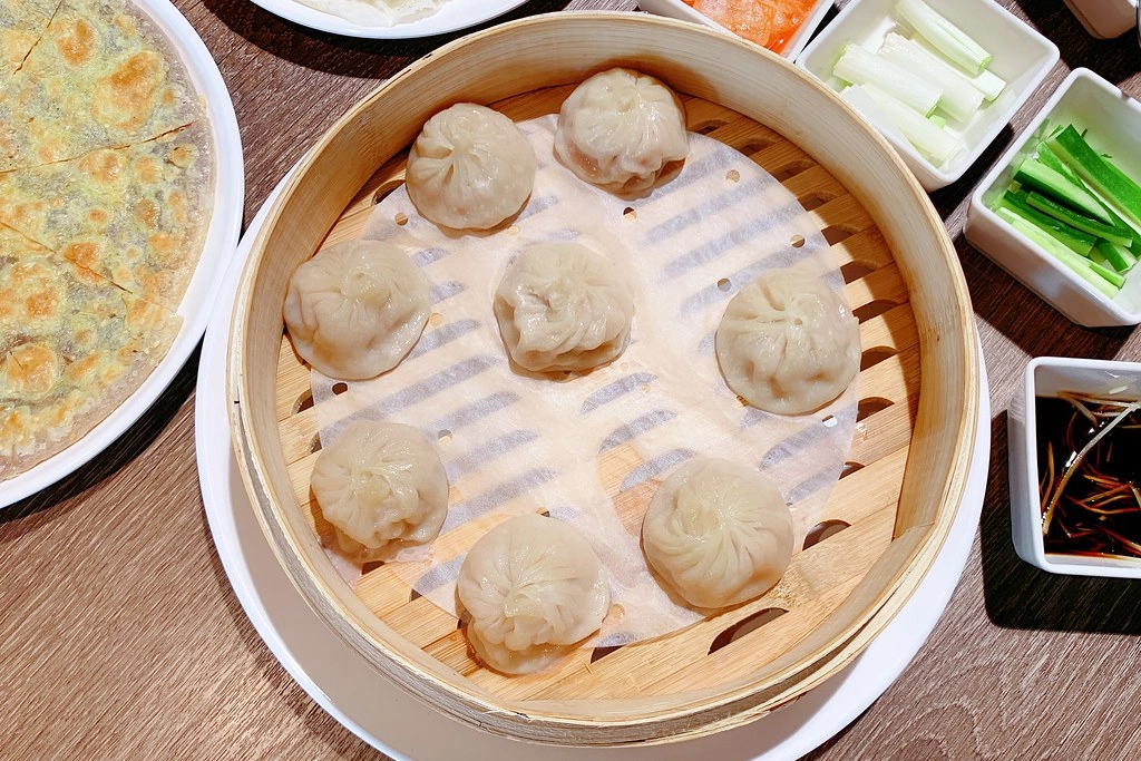 金磚柴火火焰烤鴨┃台中西屯：全聚德技法櫻桃鴨11吃，超人氣烤鴨餐廳進駐中科商圈 @飛天璇的口袋