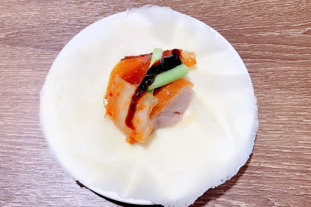 金磚柴火火焰烤鴨┃台中西屯：全聚德技法櫻桃鴨11吃，超人氣烤鴨餐廳進駐中科商圈 @飛天璇的口袋