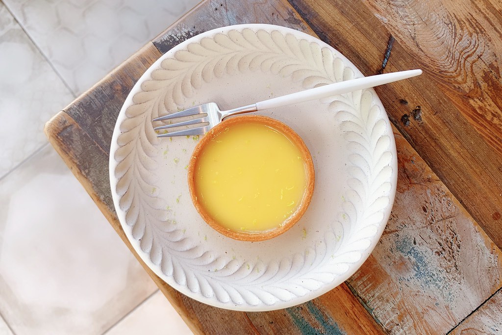 右舍咖啡｜森林系玻璃落地窗右舍咖啡館，咖啡甜點都很優質，老宅改建超人氣咖啡館 @飛天璇的口袋