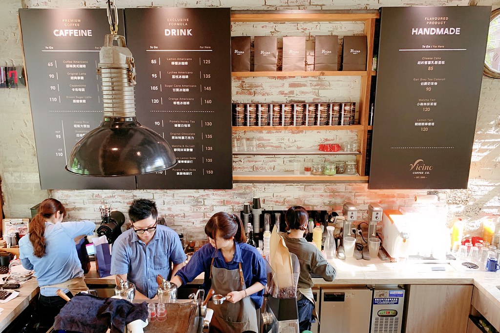 右舍咖啡｜森林系玻璃落地窗右舍咖啡館，咖啡甜點都很優質，老宅改建超人氣咖啡館 @飛天璇的口袋