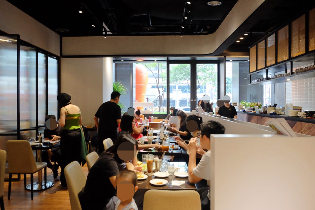 咖啡弄 Coffee Alley┃台中西區：紅到國外的鬆餅專賣店，台中店進駐金典綠園道一樓 @飛天璇的口袋