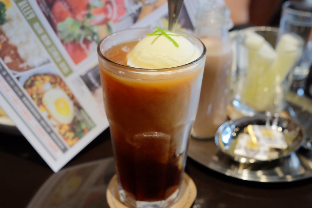 咖啡弄 Coffee Alley┃台中西區：紅到國外的鬆餅專賣店，台中店進駐金典綠園道一樓 @飛天璇的口袋