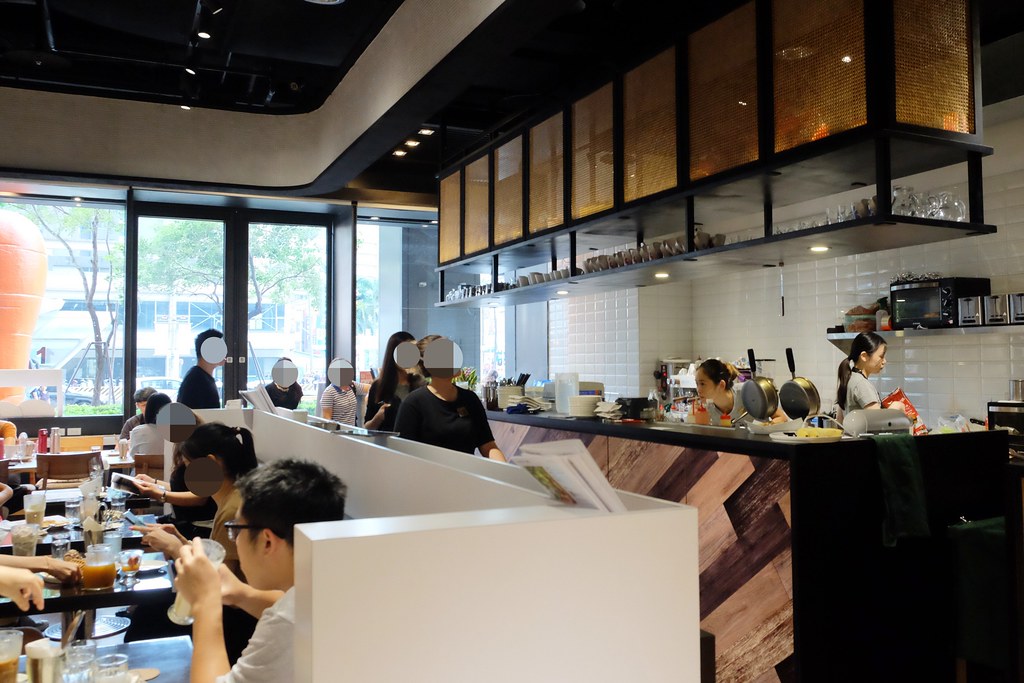 咖啡弄 Coffee Alley┃台中西區：紅到國外的鬆餅專賣店，台中店進駐金典綠園道一樓 @飛天璇的口袋