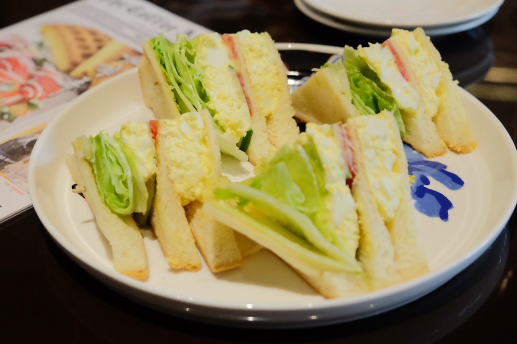 咖啡弄 Coffee Alley┃台中西區：紅到國外的鬆餅專賣店，台中店進駐金典綠園道一樓 @飛天璇的口袋