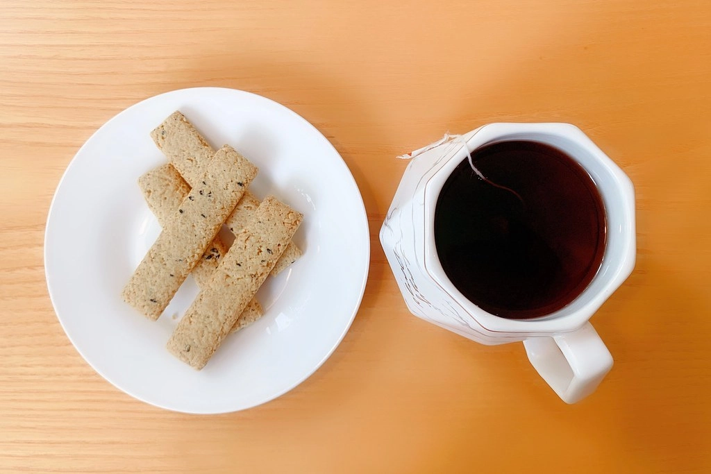 禾乃川國產豆製所｜饗午享食~青仁黑豆茶 x 香香豆纖營養餅 送禮推薦！ @飛天璇的口袋