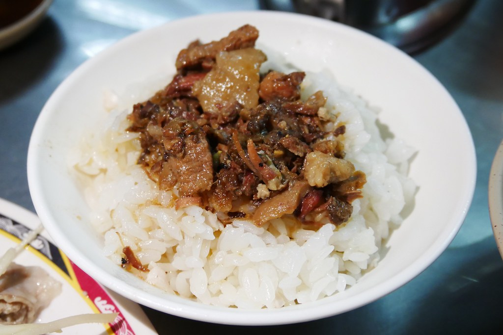 嘉義東區｜阿樓師火雞肉飯，嘉義宵夜場的人氣火雞肉飯，用餐時間大排長龍的銅板美食 @飛天璇的口袋