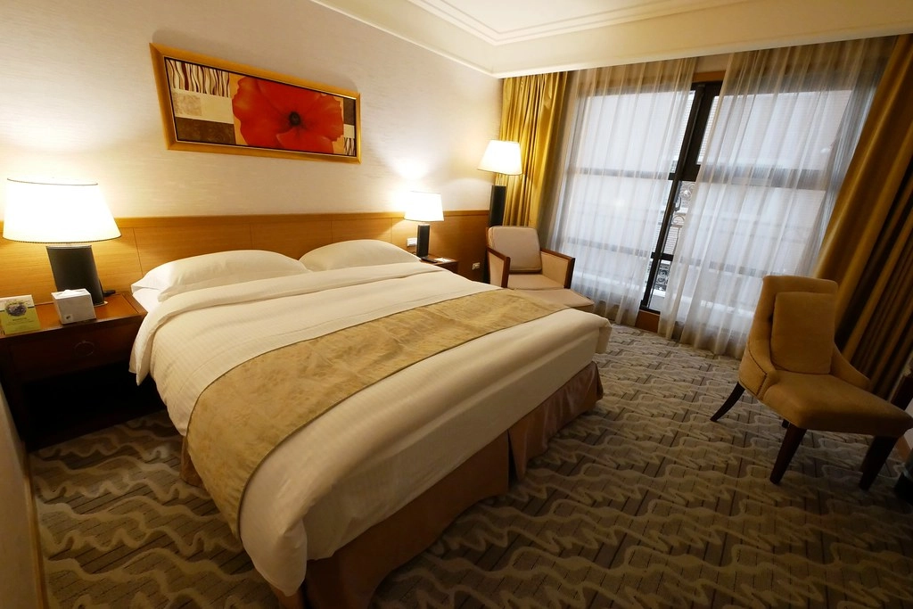 桃園住宿｜福容大飯店，桃園市區唯一擁有露天溫泉的星級飯店，享受一泊二食與一鴨三吃烤鴨大餐 @飛天璇的口袋