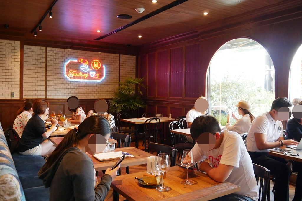 台中西區｜永心鳳茶．高雄最美台茶沙龍，充滿文藝復興建築裝潢 @飛天璇的口袋