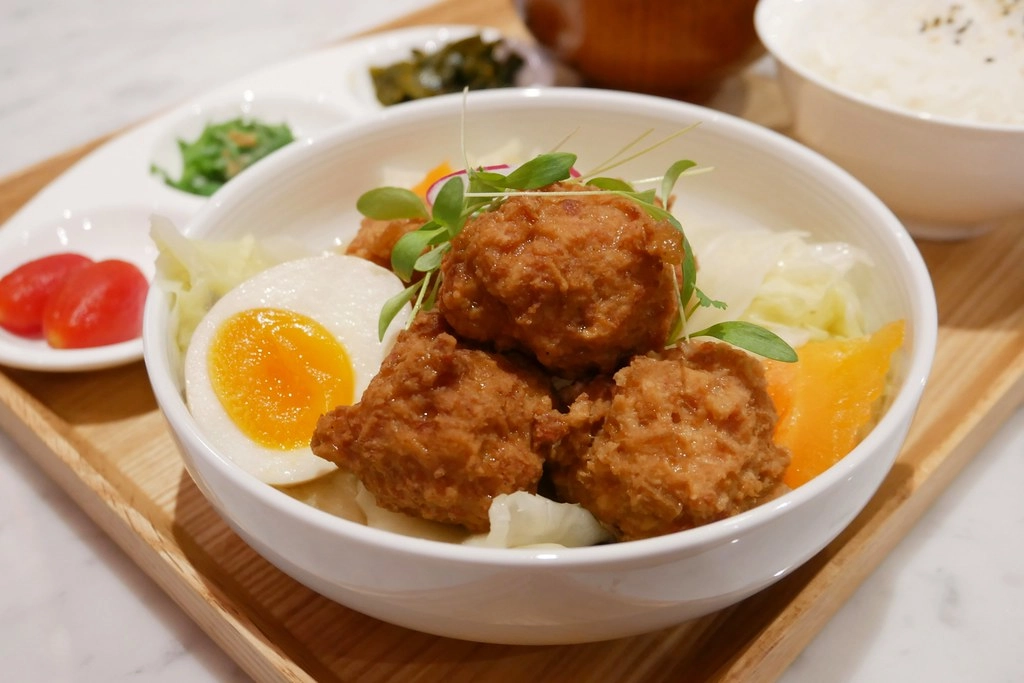 台中西區｜永心鳳茶．高雄最美台茶沙龍，充滿文藝復興建築裝潢 @飛天璇的口袋