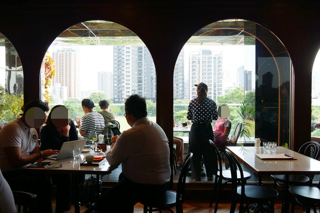 台中西區｜永心鳳茶．高雄最美台茶沙龍，充滿文藝復興建築裝潢 @飛天璇的口袋