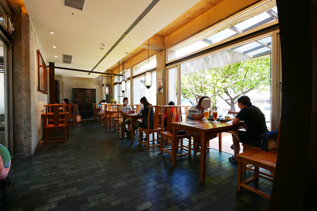 花蓮美食｜王記茶舖｜花蓮版春水堂之稱的王記茶舖，漂亮的類清水模建築，充滿禪意的中式古典，聊天吃飯的好去趣 @飛天璇的口袋