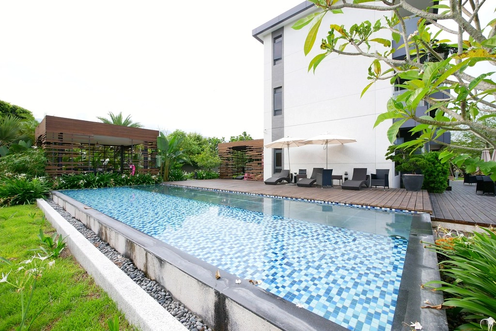 【花蓮吉安】193線花園民宿 Garden B&B~落雨松湖泊和露天泳池，前庭綠色草地圍繞，享受放鬆的自然環境 @飛天璇的口袋