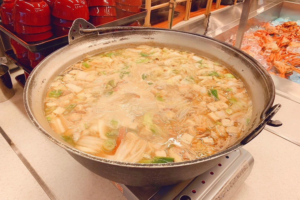 日本秋田｜田澤湖溫泉渡假村 田沢湖レイクリゾート．晚餐自助百匯松葉蟹吃到飽，位於田澤湖畔的溫泉飯店 @飛天璇的口袋