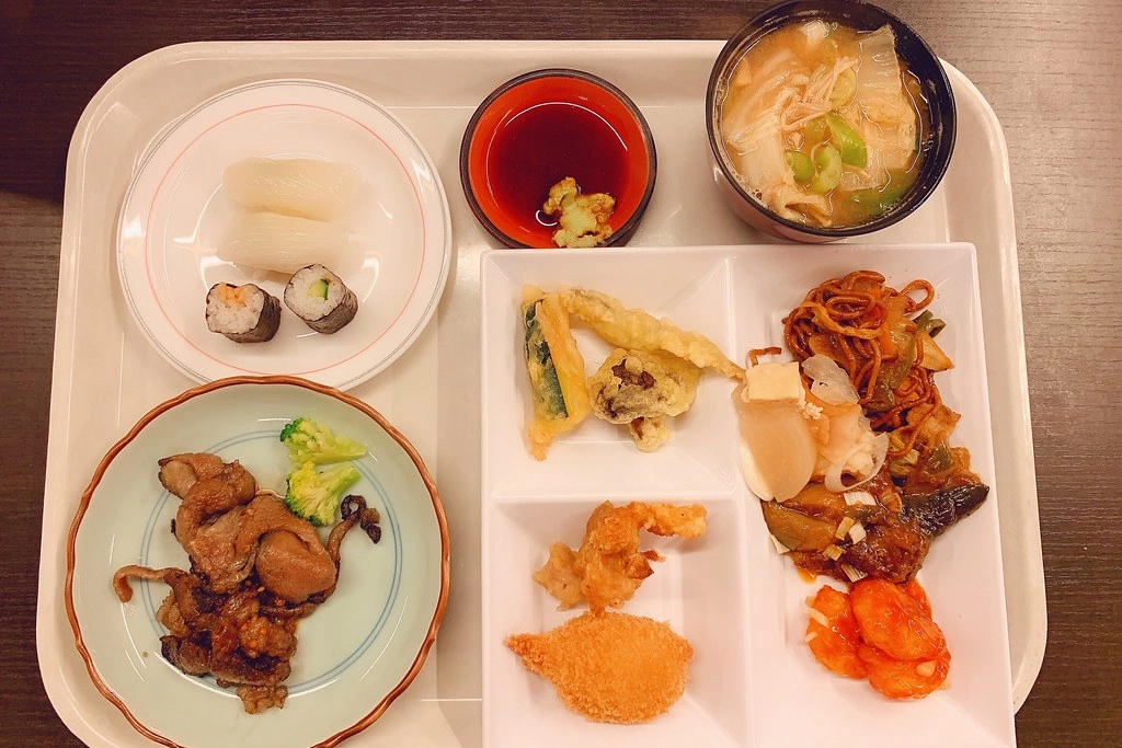 日本秋田｜田澤湖溫泉渡假村 田沢湖レイクリゾート．晚餐自助百匯松葉蟹吃到飽，位於田澤湖畔的溫泉飯店 @飛天璇的口袋