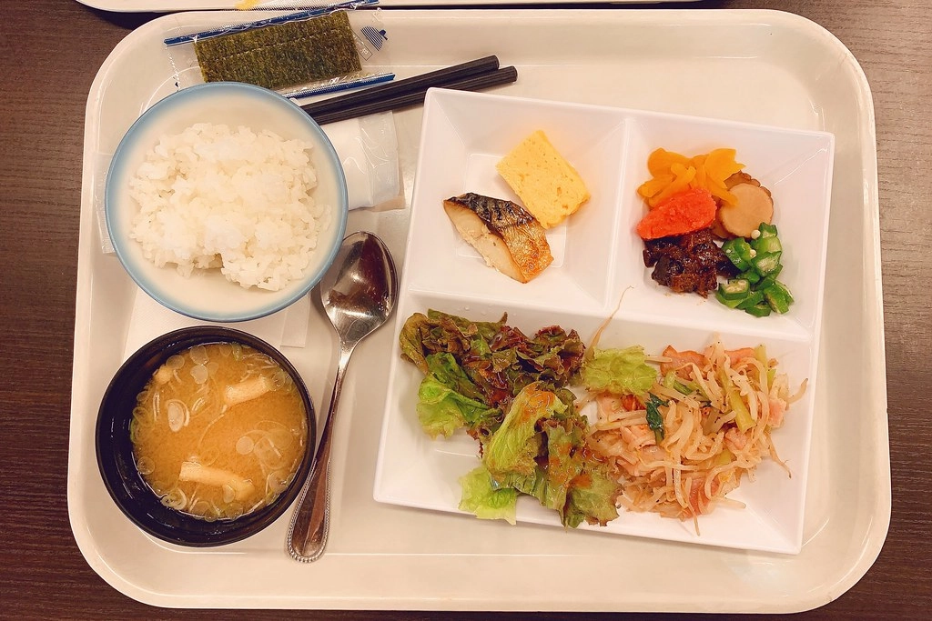 日本秋田｜田澤湖溫泉渡假村 田沢湖レイクリゾート．晚餐自助百匯松葉蟹吃到飽，位於田澤湖畔的溫泉飯店 @飛天璇的口袋