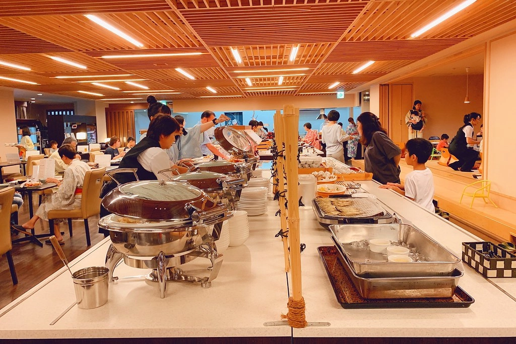 日本秋田｜田澤湖溫泉渡假村 田沢湖レイクリゾート．晚餐自助百匯松葉蟹吃到飽，位於田澤湖畔的溫泉飯店 @飛天璇的口袋