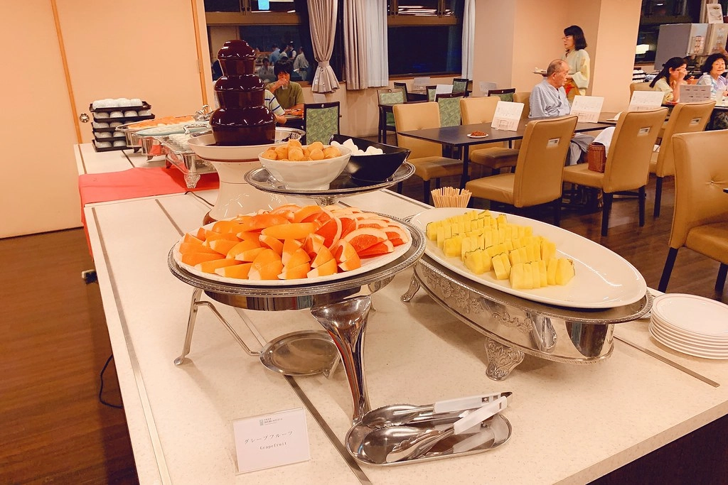 日本秋田｜田澤湖溫泉渡假村 田沢湖レイクリゾート．晚餐自助百匯松葉蟹吃到飽，位於田澤湖畔的溫泉飯店 @飛天璇的口袋