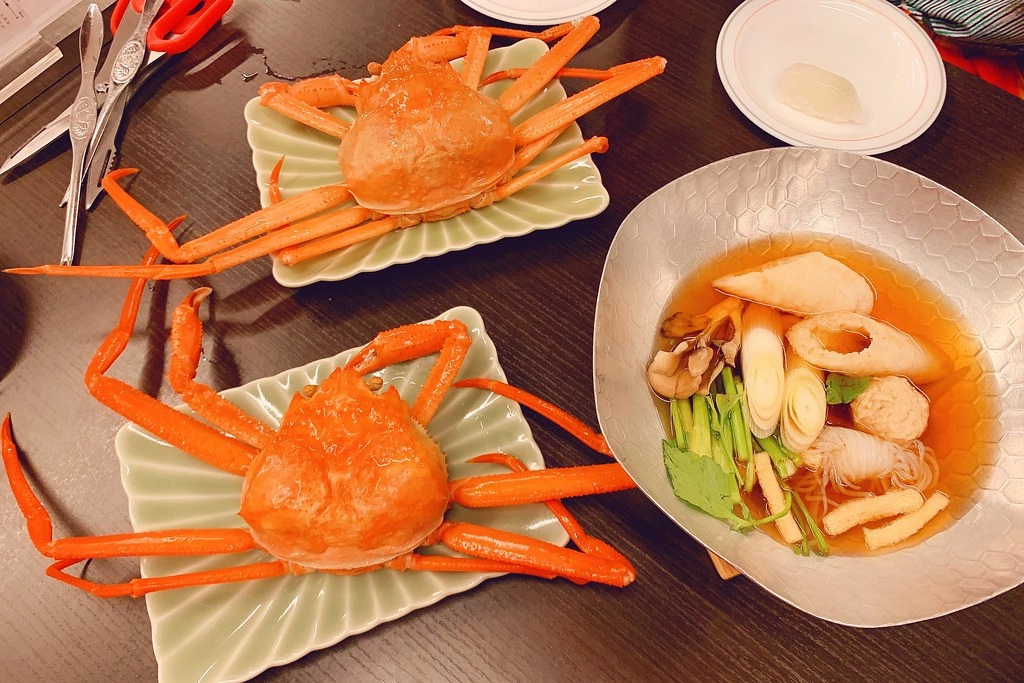 日本秋田｜田澤湖溫泉渡假村 田沢湖レイクリゾート．晚餐自助百匯松葉蟹吃到飽，位於田澤湖畔的溫泉飯店 @飛天璇的口袋