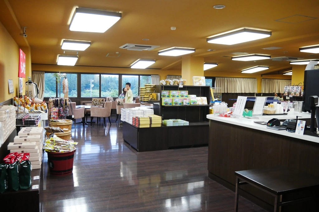 日本秋田｜田澤湖溫泉渡假村 田沢湖レイクリゾート．晚餐自助百匯松葉蟹吃到飽，位於田澤湖畔的溫泉飯店 @飛天璇的口袋